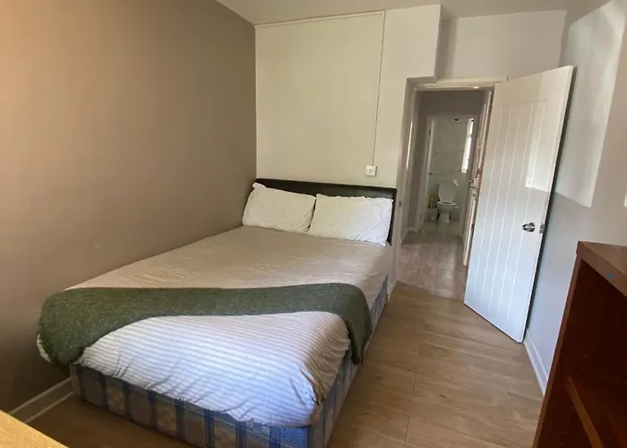 Bright Three Bedroom With Free Parking And Wifi Apartmán Manchester