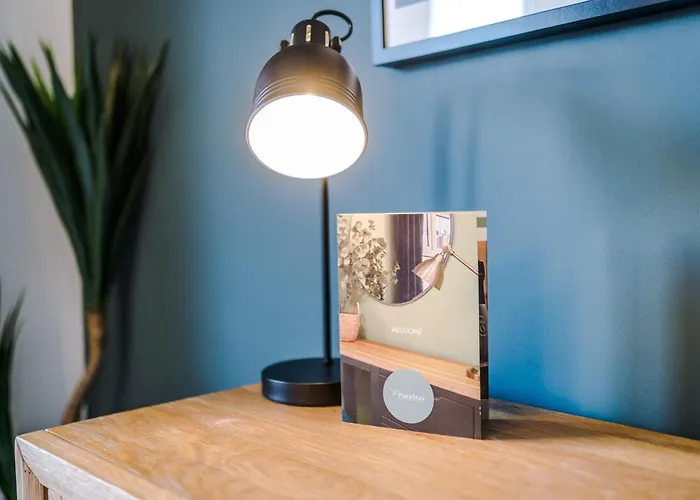 Stunning House In For Business & Leisure - Wi-fi & Parking By Purestay Serviced Μάντσεστερ