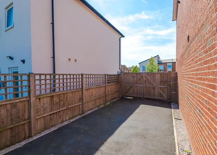 Stunning House In For Business & Leisure - Wi-fi & Parking By Purestay Serviced Μάντσεστερ