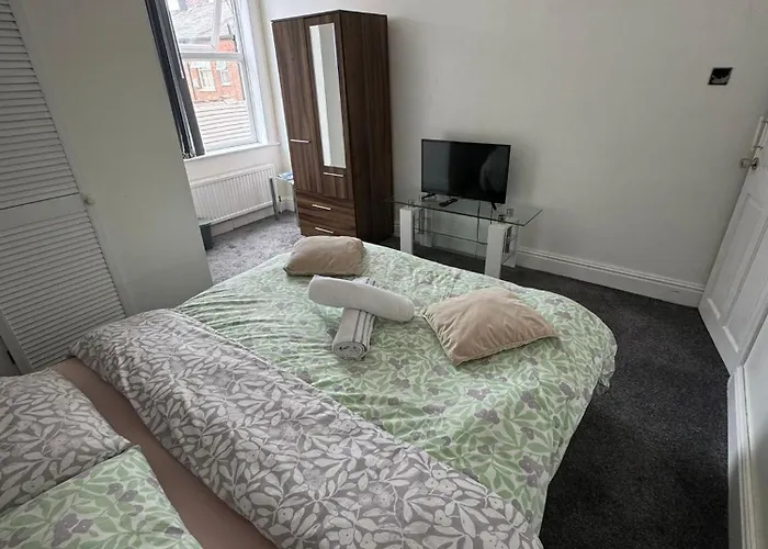 Lovely + Free Parking * Manchester