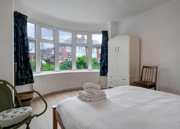 Feriehus Stylish Family In Old Trafford, - Pass The Keys *