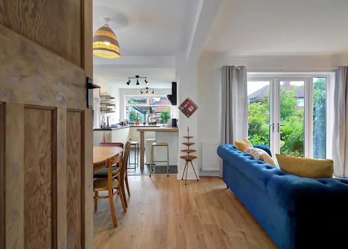 Stylish Family In Old Trafford, - Pass The Keys Feriehus