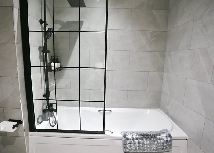 Sunny 10mins To Coop Arena - Pass The Keys