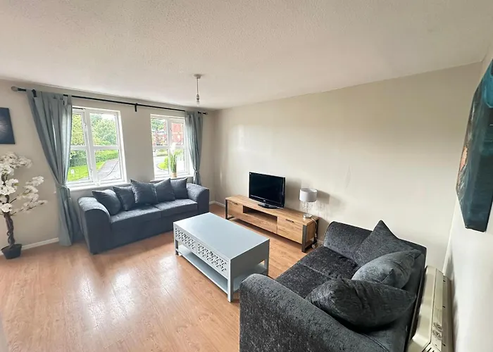 Lovely 2 Dbl Bed Near Heaton Park And North Hospital With Parking *