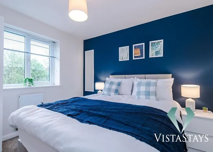 3bdr House By Vista Short Lets & Serviced With Pool Table And Driveway Parking Сasa de vacaciones Mánchester