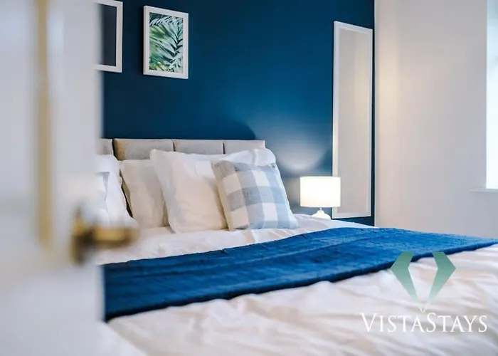 3bdr House By Vista Short Lets & Serviced With Pool Table And Driveway Parking * Mánchester