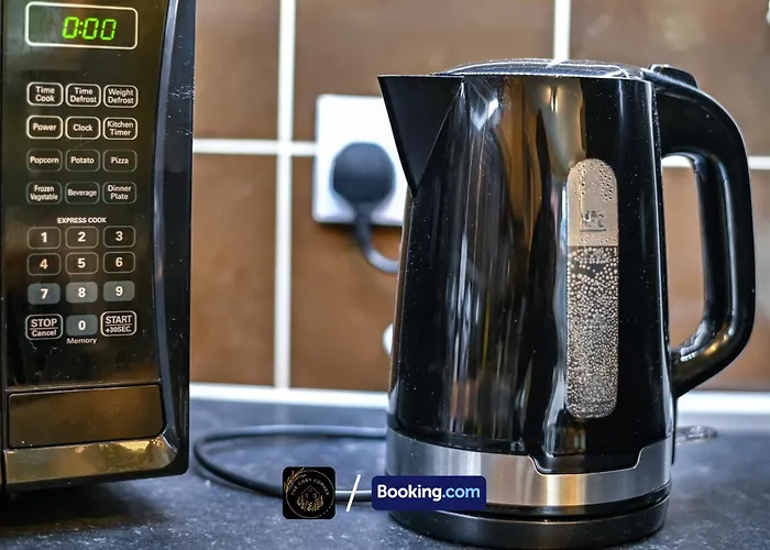 Cosy 4-bed House L Garden L Free Parking L Wifi L Specious L Hosted By The Cosy Corner Nationwide *