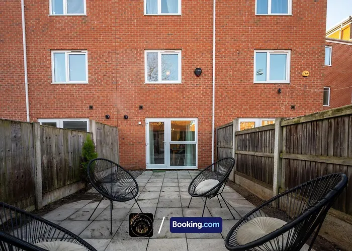 Cosy 4-bed House L Garden L Free Parking L Wifi L Specious L Hosted By The Cosy Corner Nationwide * Manchester