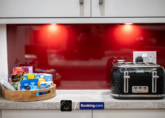 Cosy 3-bed House L Garden L Free Parking L Stretford L Sleeps 7 L Book Today With The Cosy Corner Nationwide Apartament *