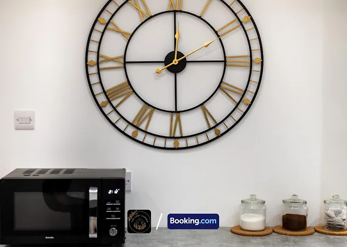 Cosy 3-bed House L Garden L Free Parking L Stretford L Sleeps 7 L Book Today With The Cosy Corner Nationwide *