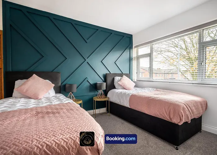 Cosy 3-bed House L Garden L Free Parking L Stretford L Sleeps 7 L Book Today With The Cosy Corner Nationwide * Manchester