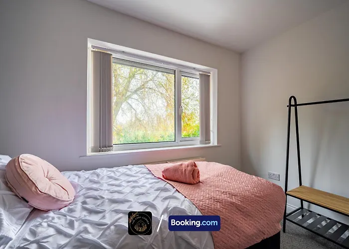 Cosy 3-bed House L Garden L Free Parking L Stretford L Sleeps 7 L Book Today With The Cosy Corner Nationwide