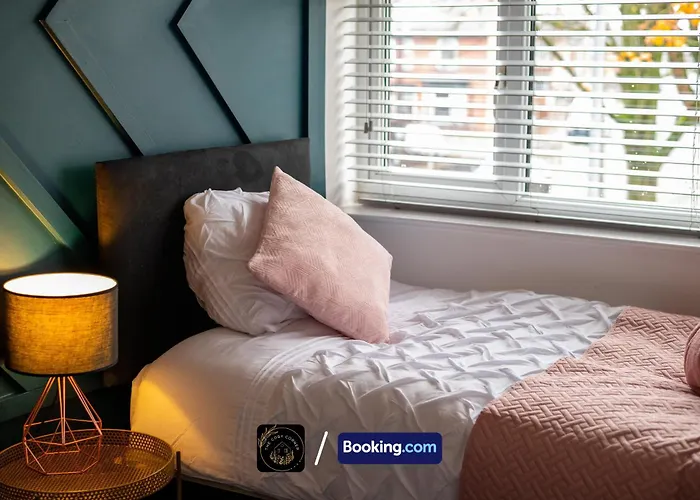 Cosy 3-bed House L Garden L Free Parking L Stretford L Sleeps 7 L Book Today With The Cosy Corner Nationwide Apartament Manchester