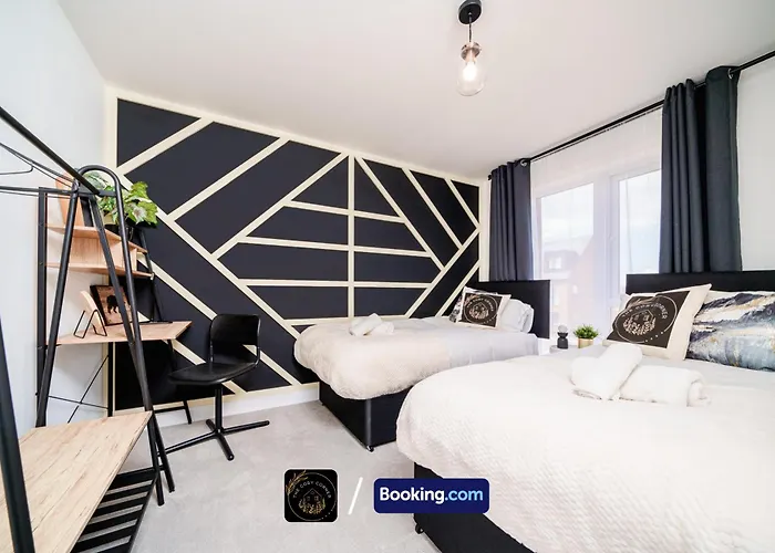 3-bed House L Free Parking L Wifi L Your Away From Hosted By The Cosy Corner Nationwide * מנצ'סטר