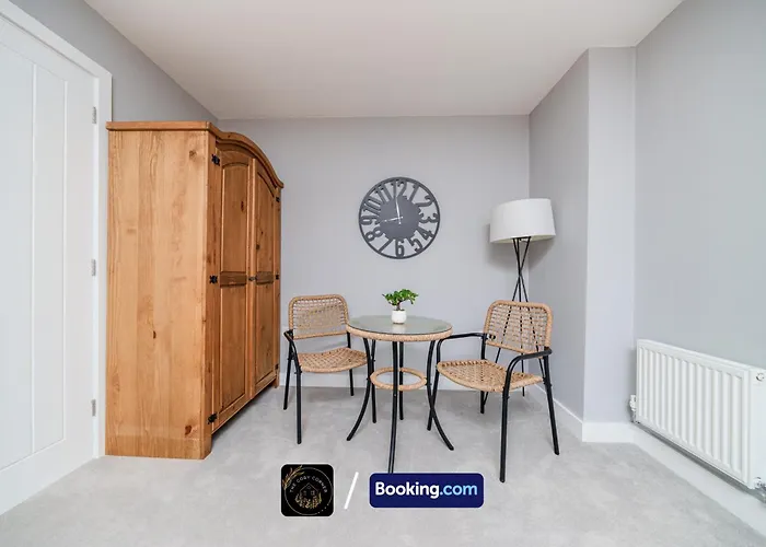 3-bed House L Free Parking L Wifi L Your Away From Hosted By The Cosy Corner Nationwide דירה מנצ'סטר