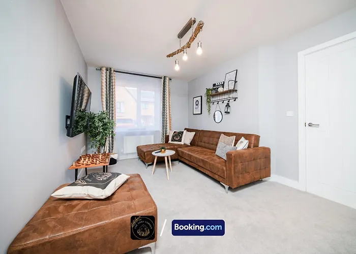 דירה 3-bed House L Free Parking L Wifi L Your Away From Hosted By The Cosy Corner Nationwide מנצ'סטר