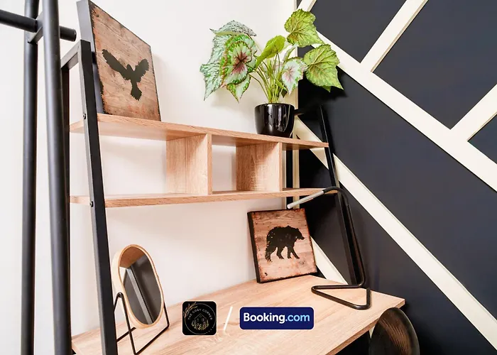 3-bed House L Free Parking L Wifi L Your Away From Hosted By The Cosy Corner Nationwide