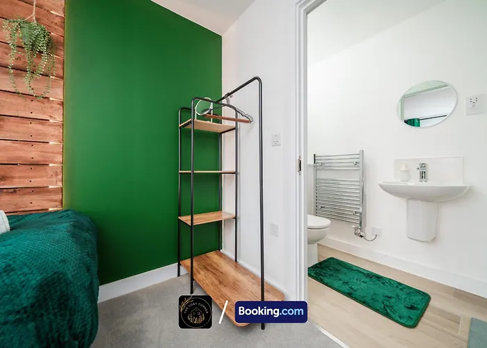 דירה 3-bed House L Free Parking L Wifi L Your Away From Hosted By The Cosy Corner Nationwide *