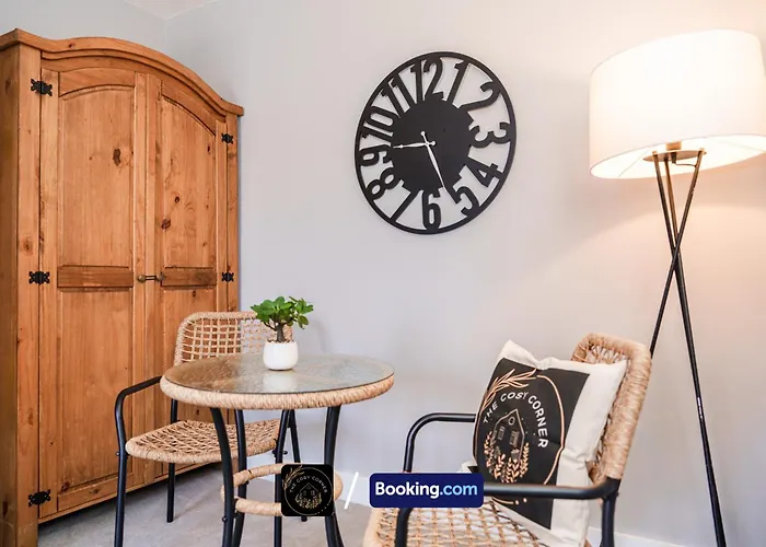 דירה 3-bed House L Free Parking L Wifi L Your Away From Hosted By The Cosy Corner Nationwide מנצ'סטר