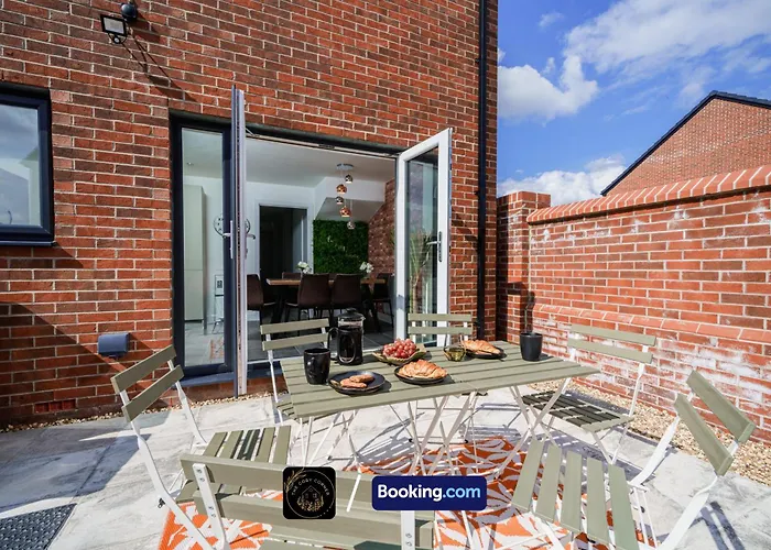 3-bed House L Free Parking L Wifi L Your Away From Hosted By The Cosy Corner Nationwide *