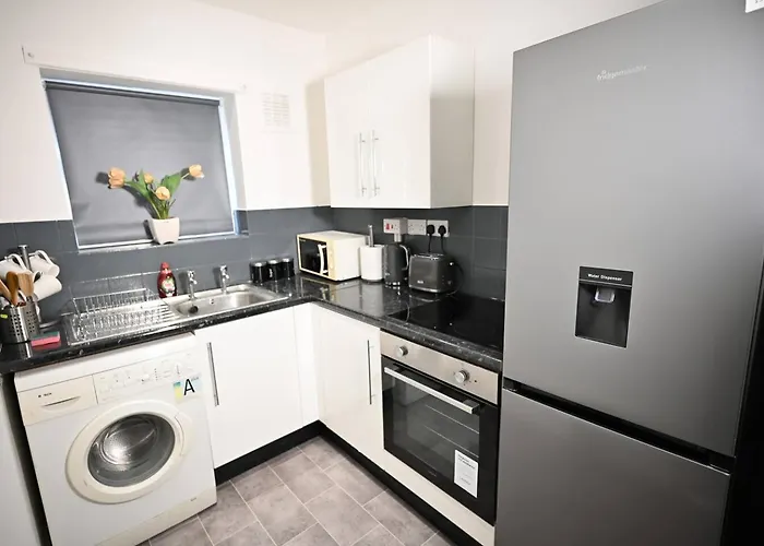 Spacious Studio Near Christie Hospital