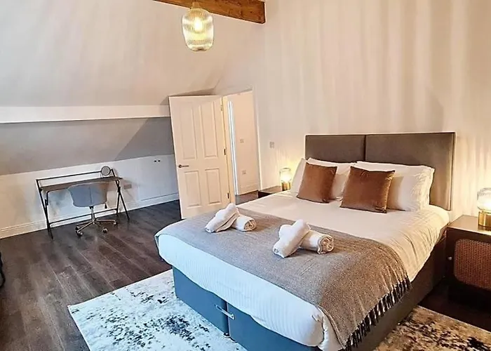 Stunning Luxury Spacious - 5 Bedrooms - Rest & Recharge In * Manchester