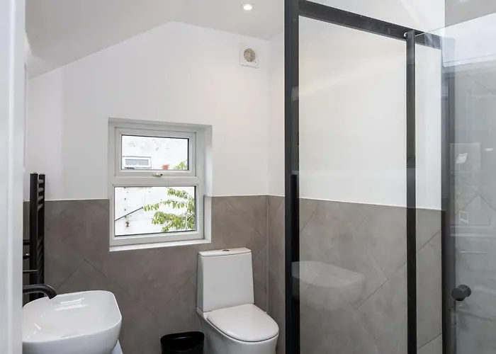 Stunning Luxury Spacious - 5 Bedrooms - Rest & Recharge In Prázdninový dům *