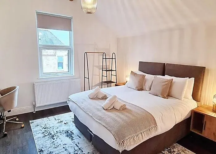 Stunning Luxury Spacious - 5 Bedrooms - Rest & Recharge In Prázdninový dům