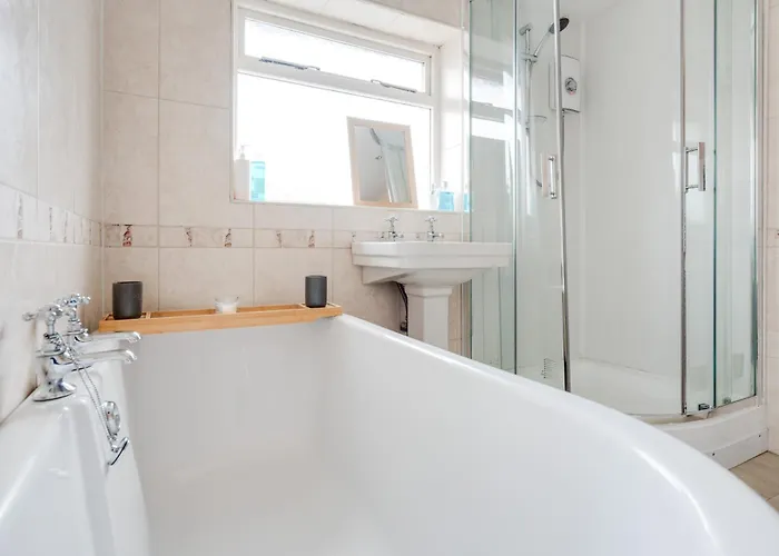 Elegant 3-bedroom Retreat Free Parking Keenzchillz Mánchester