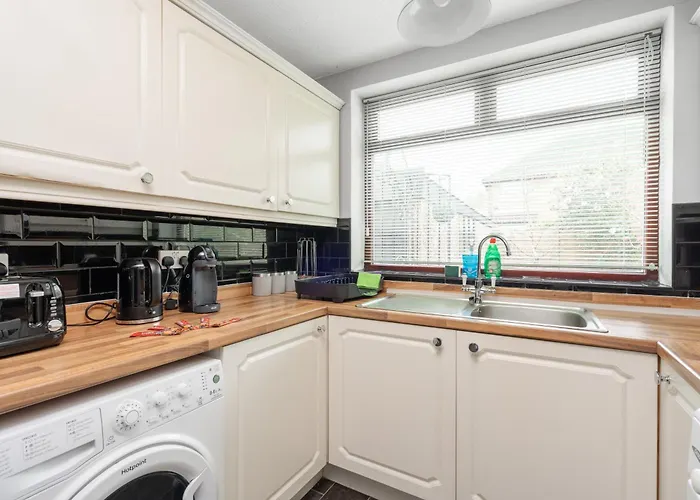 Elegant 3-bedroom Retreat Free Parking Keenzchillz Mánchester