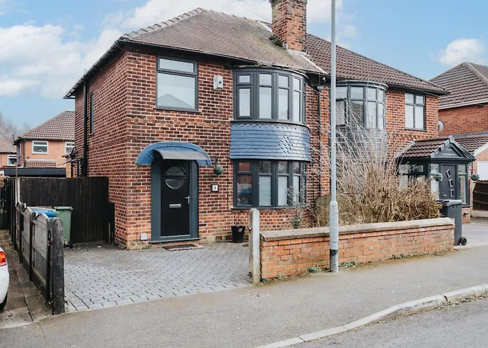 Elegant 3-bedroom Retreat Free Parking Keenzchillz