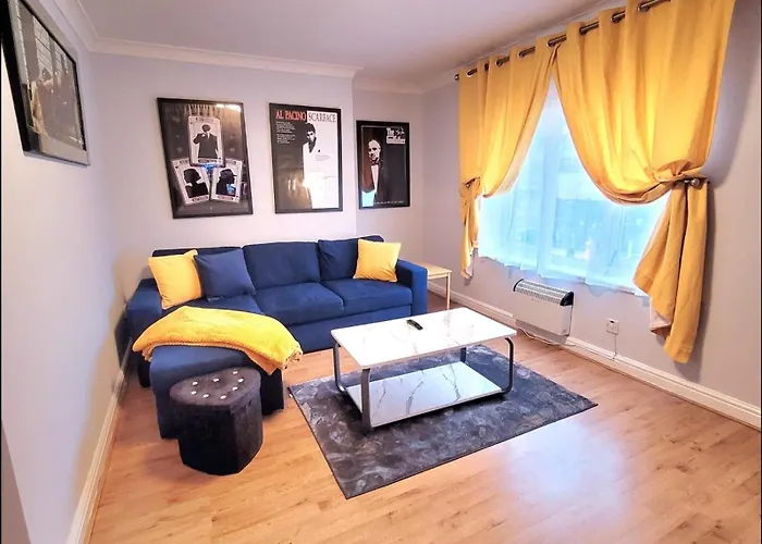 Charming Near Centre By Etihad Coop Arena Appartamento