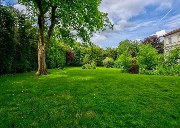 Garden In Hidden Oasis, - Pass The Keys Vakantiehuis