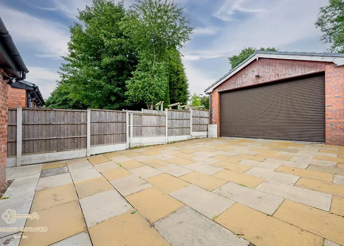 Entire Modern & Spacious 3bdr In Right Next To Coop Live & Ethiad *