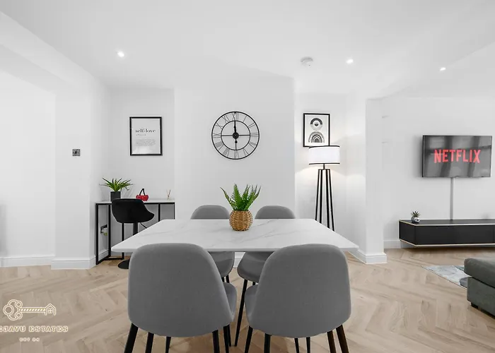 Entire Modern & Spacious 3bdr In Right Next To Coop Live & Ethiad *