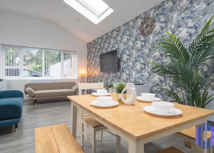 Santorini Blues By Cefas - Free Parking - - Near Airport Дом отдыха