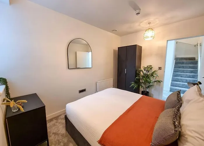 度假居 Stunning 4-bedroom Townhouse With Free Parking 曼彻斯特