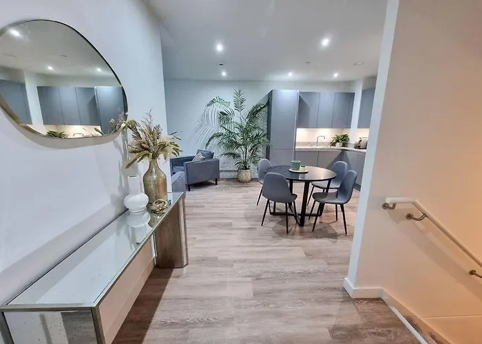 度假居 Stunning 4-bedroom Townhouse With Free Parking *