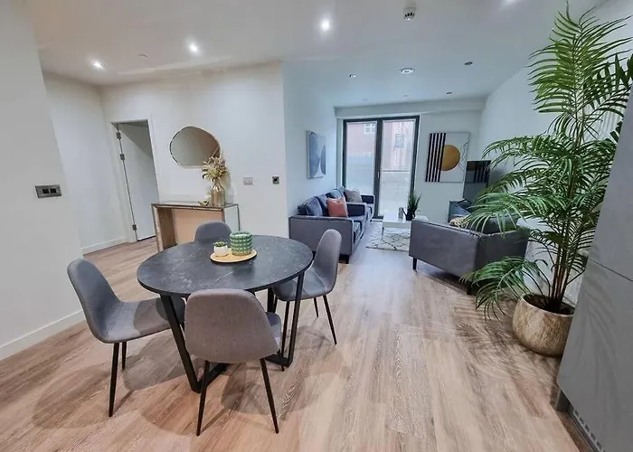 Stunning 4-bedroom Townhouse With Free Parking 曼彻斯特