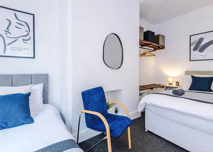 Modern 3-bed House In Manchester, Ideal For Long Stays, Free Parking, Centre - Sleeps Upto 8 People Casa de Férias