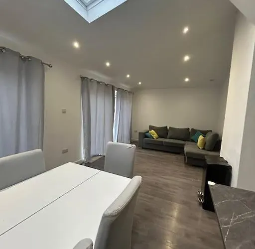 Your Manga House Near Coop Live Ethihad Apartment