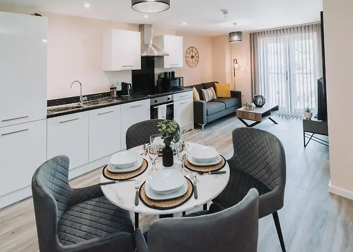 Ideal Near Old Trafford Apartment