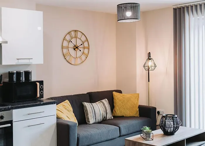 Ideal Near Old Trafford Apartment *