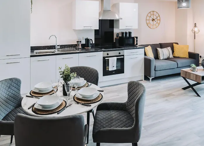 Ideal Near Old Trafford Apartment *