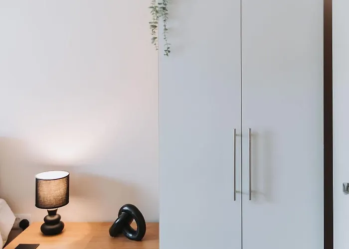 Ideal Near Old Trafford *