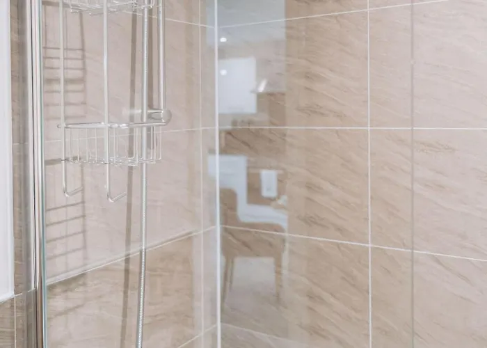 Ideal Near Old Trafford *