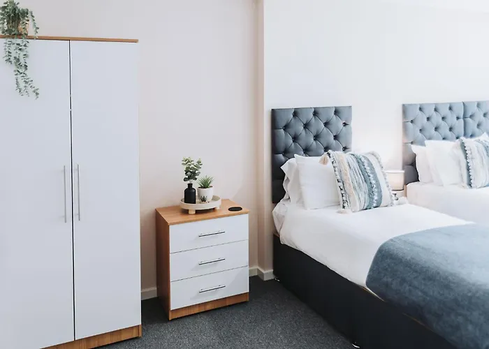 Ideal Near Old Trafford Apartment