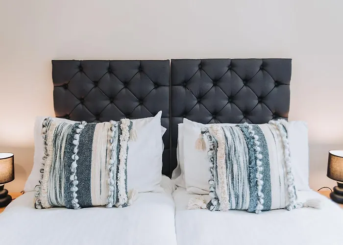 Ideal Near Old Trafford Apartment