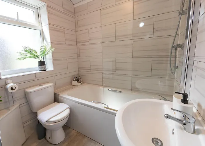 The Upside Down House Near Coop Live Arena , Etihad And Mcr Centre Casa de Férias