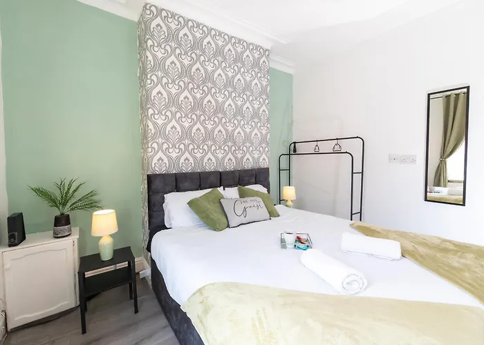 Casa de Férias The Upside Down House Near Coop Live Arena , Etihad And Mcr Centre *